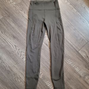 Lululemon In Movement Leggings Tight 25" Size 4 Sage Green